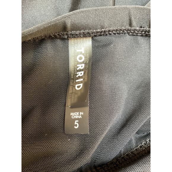 NWT Torrid Wireless Long Lattice Skirted Swim Suit Size 5X Black - Picture 3 of 4